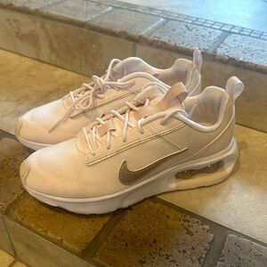 🌸NWT PINK PASTEL NIKE SHOES - PERFECT FOR ANY OCCASION